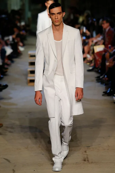 Look 28